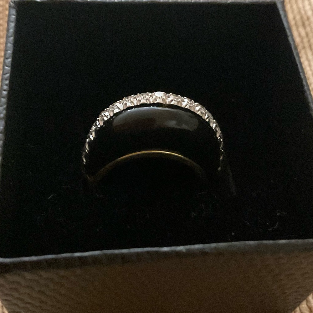 18K YELLOW AND WHITE GOLD ONYX  DIAMOND DOME RING